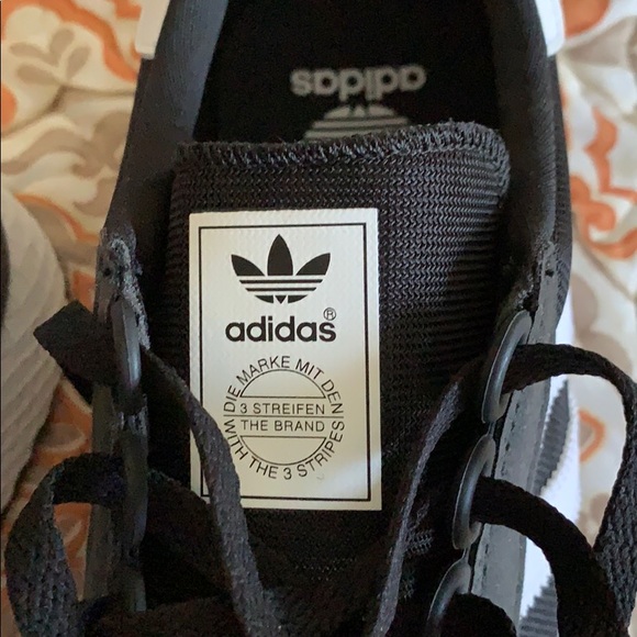 Adidas tennis shoes - Picture 5 of 5